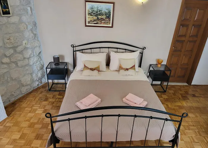 Palace Derossi 3* Trogir