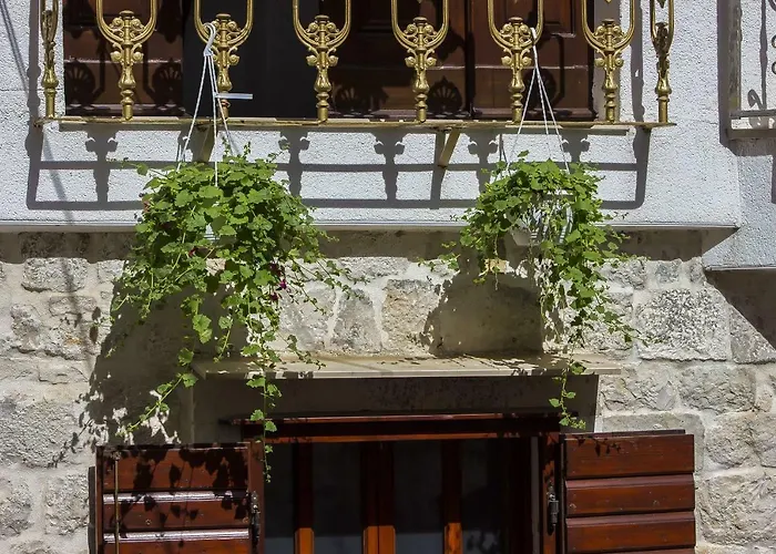 Palace Derossi Trogir