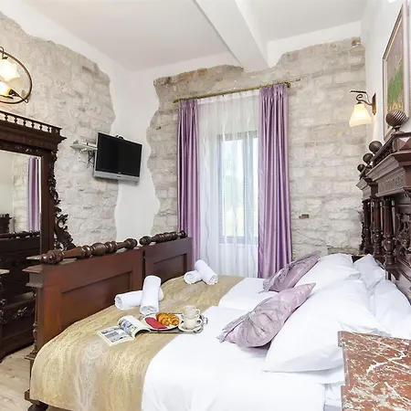 Palace Derossi Bed & Breakfast 3*