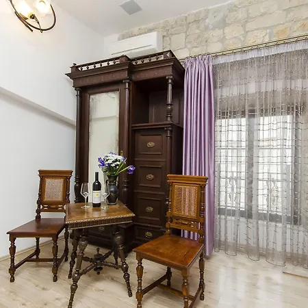 Palace Derossi 3* טרוגיר