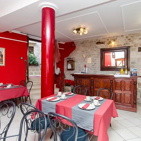 Palace Derossi Bed & Breakfast 3*