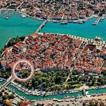 Bed & Breakfast Palace Derossi Trogir