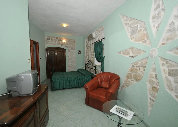 Palace Derossi 3*