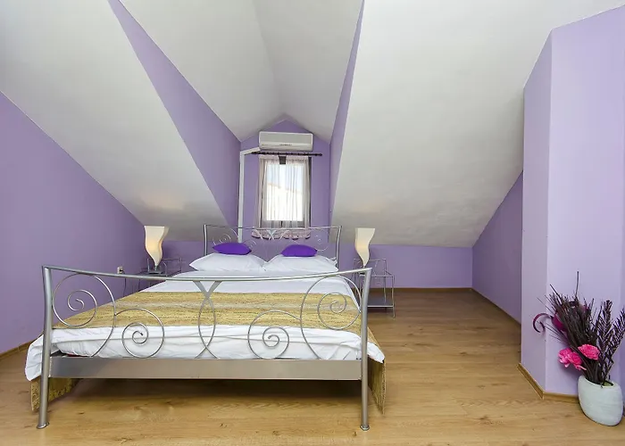 Couette-café Palace Derossi Trogir