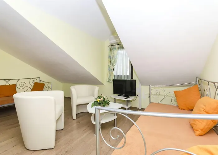 Palace Derossi Couette-café 3*