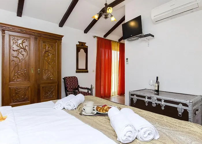 Palace Derossi 3*
