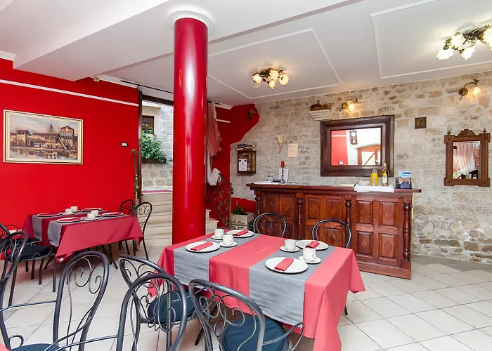 Palace Derossi Couette-café 3*