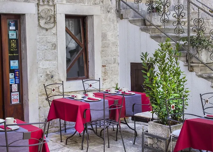 Palace Derossi Couette-café Trogir