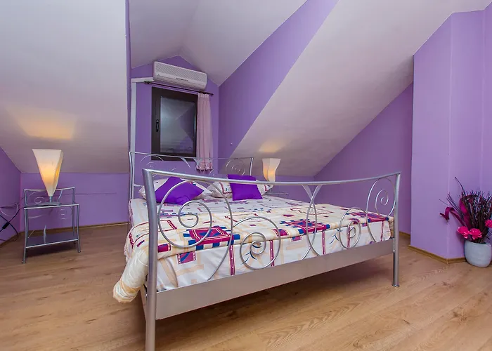 Bed & Breakfast Palace Derossi