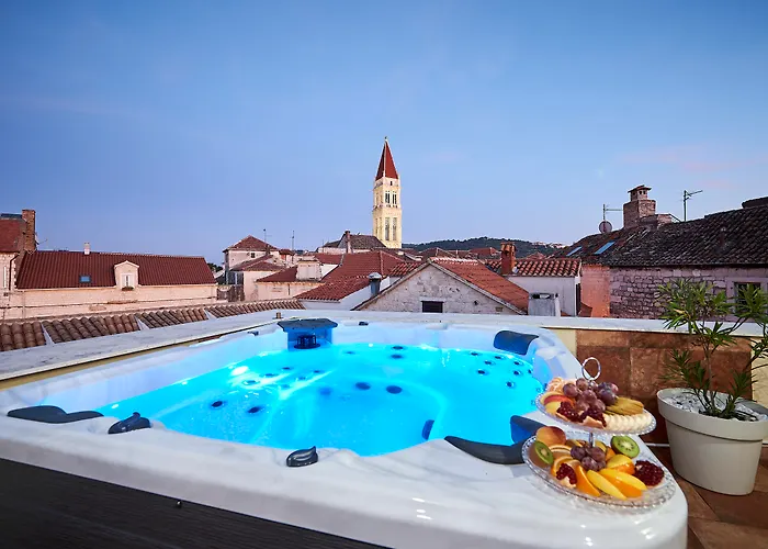 Palace Derossi Couette-café 3*