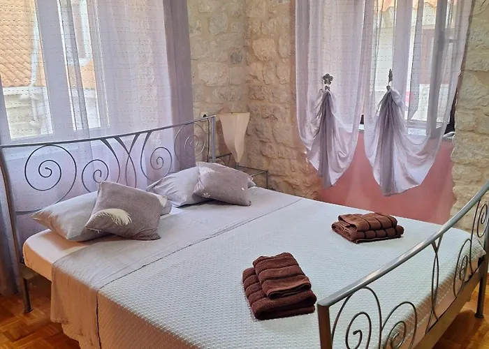 Palace Derossi Couette-café Trogir