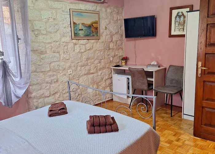 Palace Derossi Couette-café Trogir