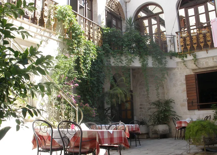 Palace Derossi Couette-café 3*