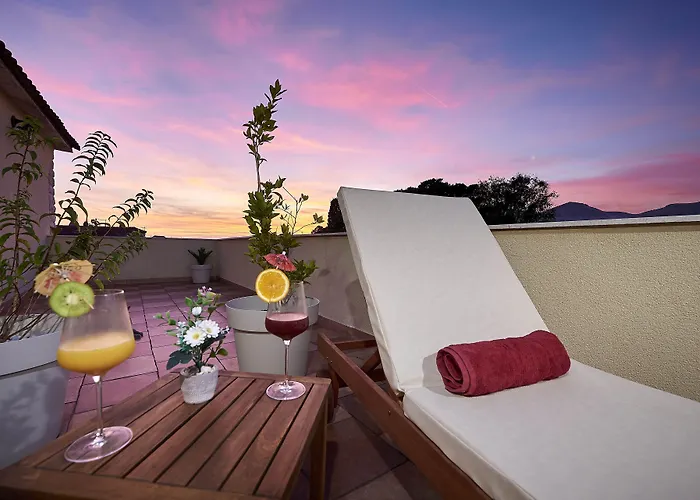 Palace Derossi Couette-café Trogir