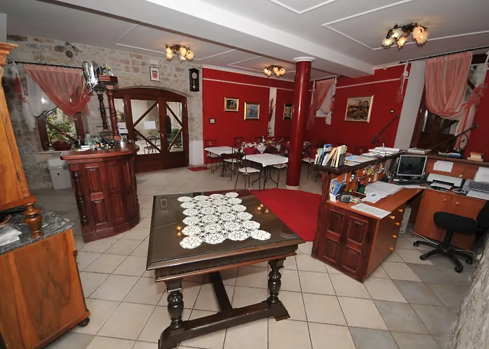 Couette-café Palace Derossi Trogir
