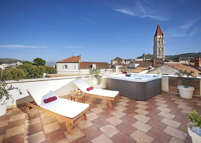 Palace Derossi 3*