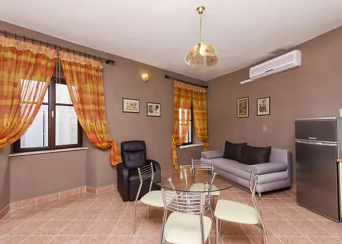 Palace Derossi Couette-café Trogir