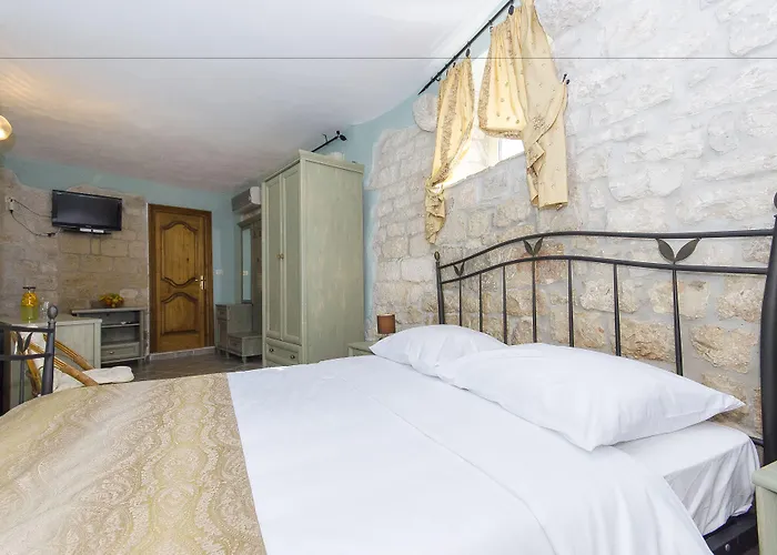 Palace Derossi Couette-café 3*