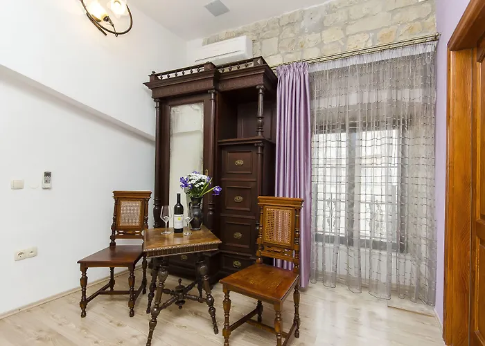 Palace Derossi Couette-café 3*