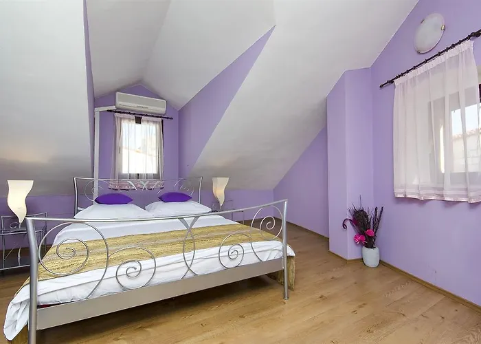 Palace Derossi Bed & Breakfast Trogir