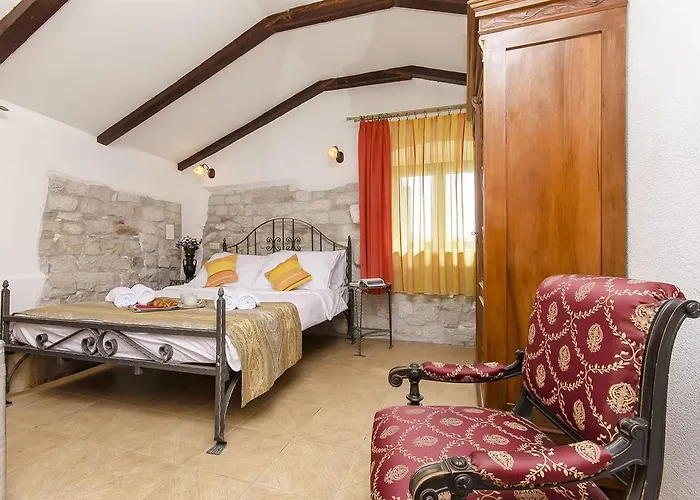 Palace Derossi Couette-café 3*