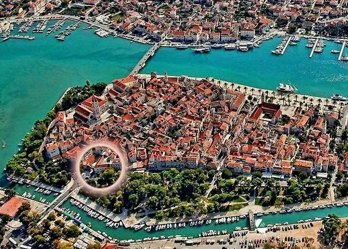 Couette-café Palace Derossi Trogir