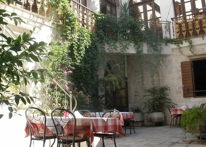 Couette-café Palace Derossi Trogir