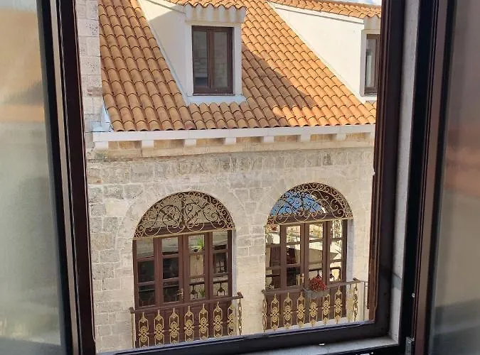Couette-café Palace Derossi Trogir